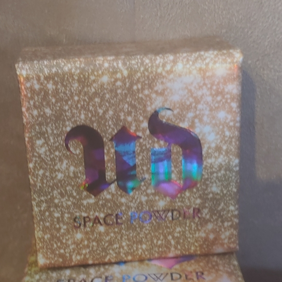 Urban Decay Space Powder plus RT Highlighter Brush - Picture 6 of 6
